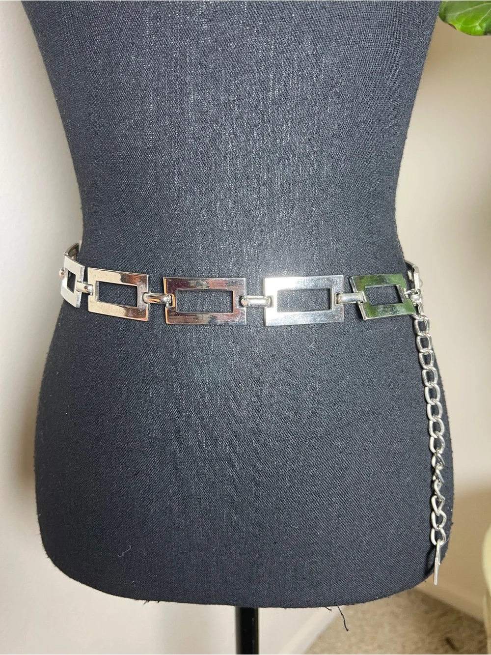 ESCADA Women’s Vintage Shiny Silver-Tone Metal Rectangle Chain Link Belt
